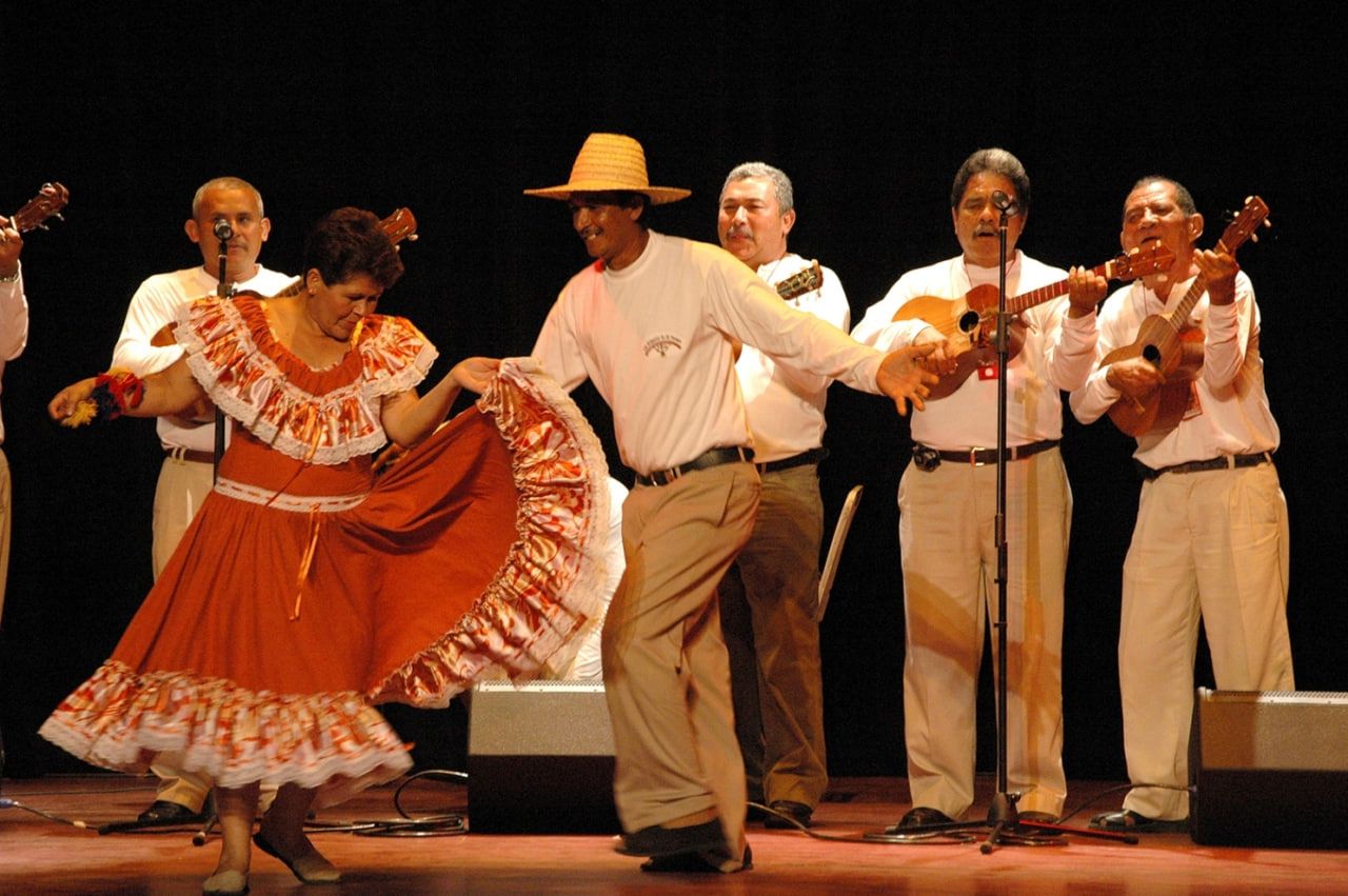 El Joropo Venezolano: Un Viaje desde el Fandango hasta el Corazón Llanero